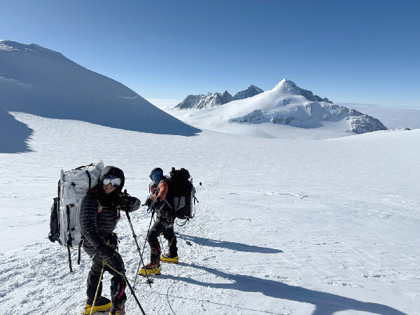 Fatima Al Awadhi tops Vinson peak