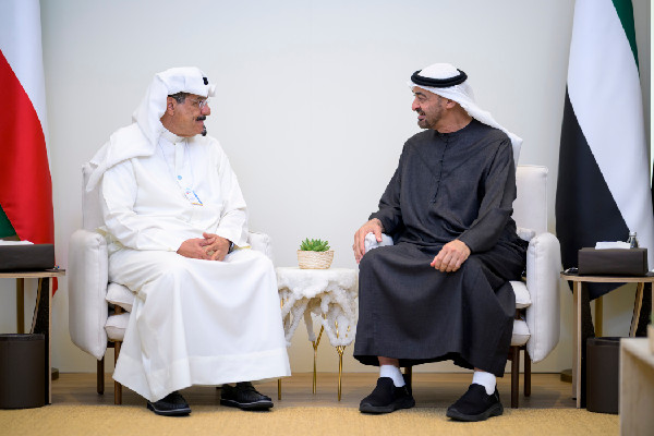UAE Leader Meets Kuwaiti PM at Summit