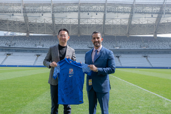 Sultan Al Qasimi Visits Shanghai Stadium