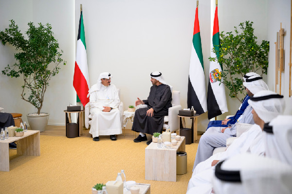UAE Leader Meets Kuwaiti PM at Summit