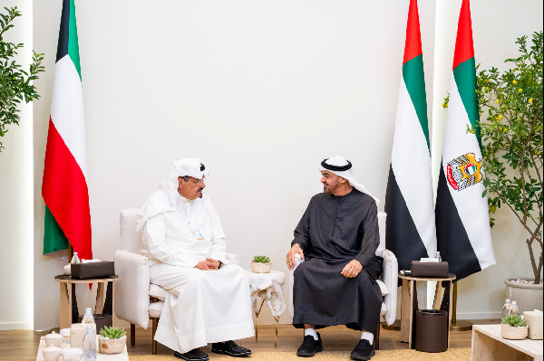 UAE Leader Meets Kuwaiti PM at Summit