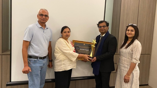 Dr. Potdar Wins Award, Honors Family Dr. Potdar Wins Award, Honors Family