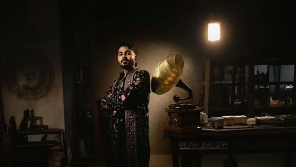 Shivam Barot: 20-Year-Old Redefining Gujarati Folk Music Shivam Barot: 20-Year-Old Redefining Gujarati Folk Music